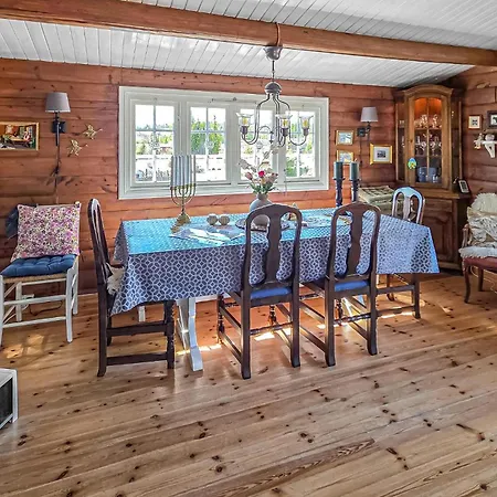 2 Bedroom Lovely Home In Gol Dom wakacyjny *