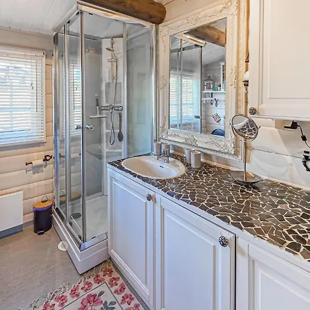 2 Bedroom Lovely Home In Gol Dom wakacyjny
